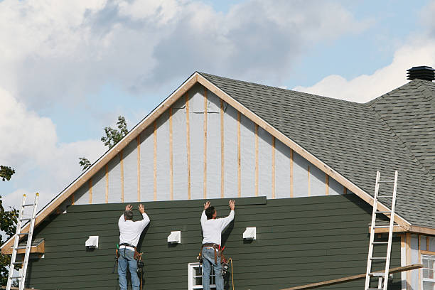 Professional Siding technician working in Cortland, OH